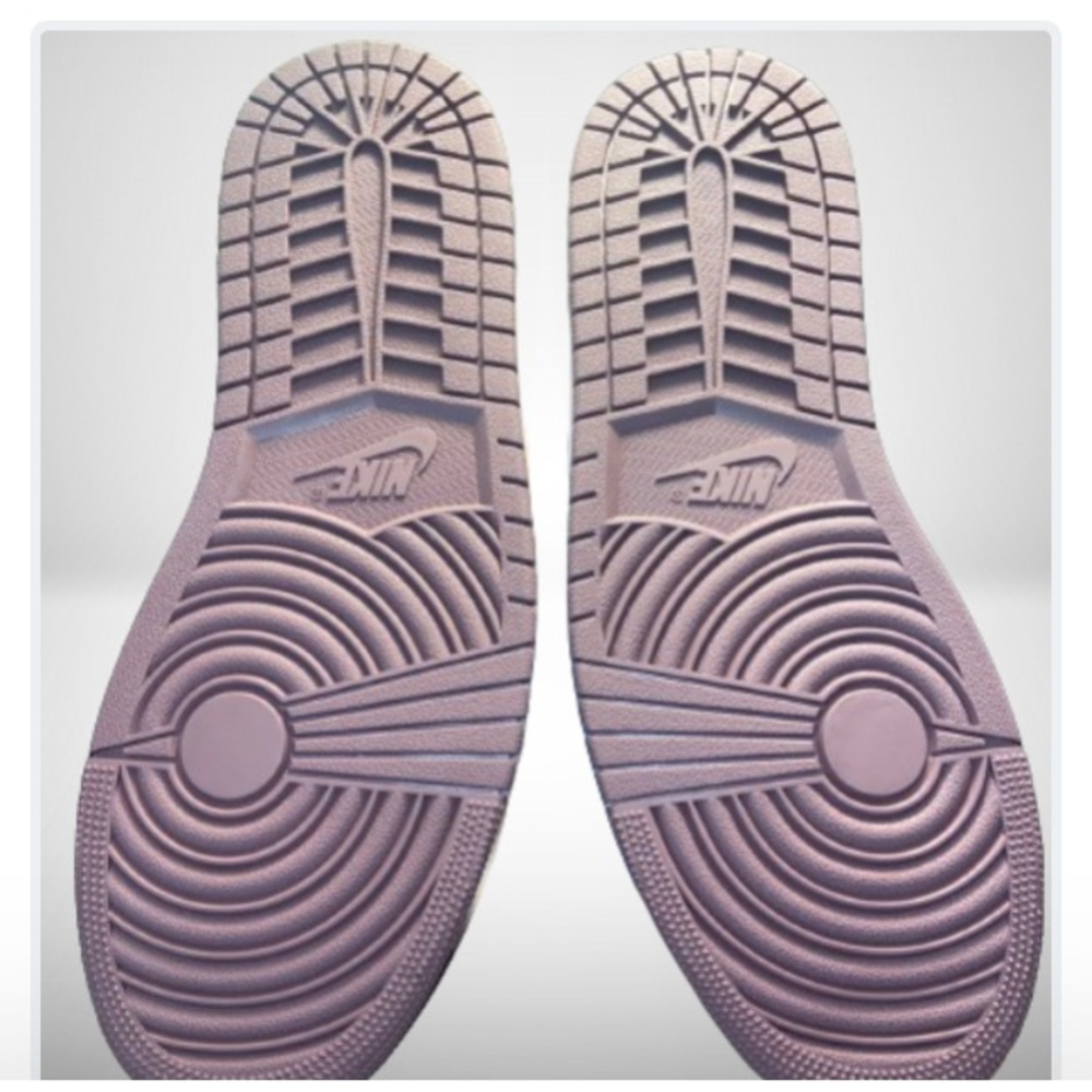 NWOT - Air Jordan 1 Retro High Sneakers - Picture 7 of 7